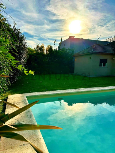 Casa En Venta En Barrio Privado, City Bell