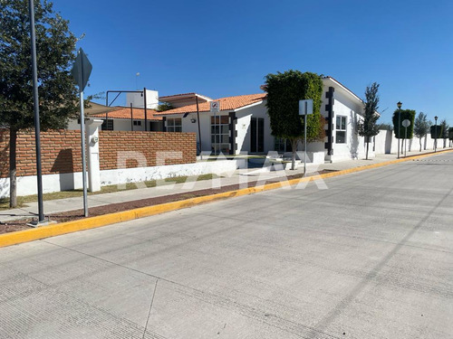 Casa En Venta En Pedro Escobedo