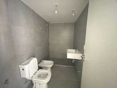 Venta Apartamento 1 Dormitorio Con Terraza, Con Renta - Centro