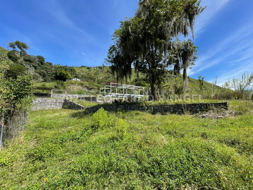 Se Vende Terreno De 1.400 M² En El Arenal, Sector San Mateo, Mérida.