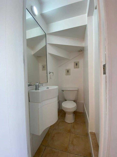 Casa De 2 Pisos Con 3d,3b,150 M2 Totales En Ciudad