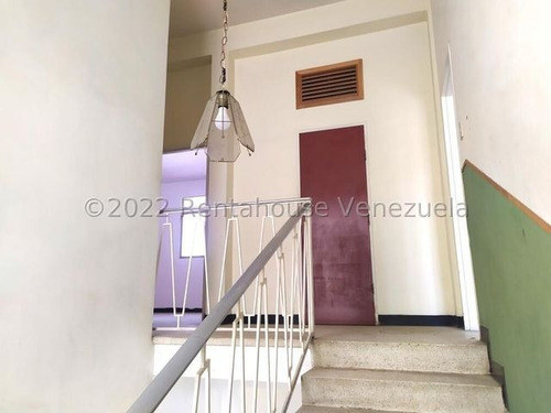 Imagen 18 de 30 de Casas En Venta Zona Centro - Este De Barquisimeto Cod # 23-12140 Centrica Y Con Potencial Comercial. Asesor Inmobiliario Katty Vasquez 412-1498654. Pide Tu Cita! Excelente Oportunidad De Negocio!!....
