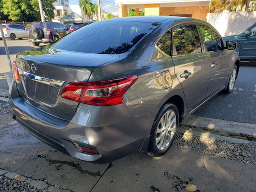 Imagen 7 de 10 de Nissan Sentra 2019 Gris