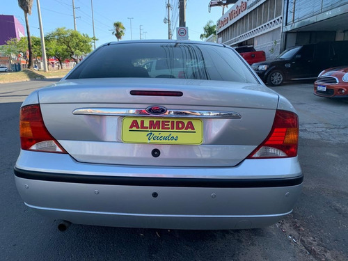 Focus Sedan Ghia 2.016v Automático