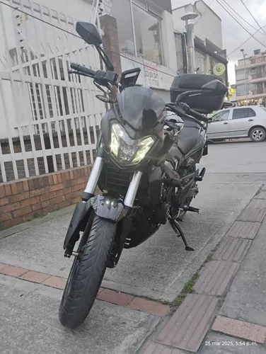 Moto Dominar D250- Modelo 2023 En Excelente Estado Color