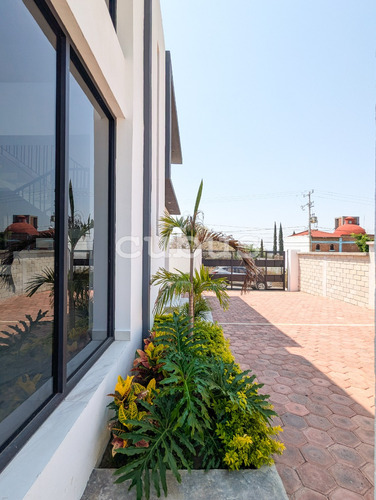 Casa Con Alberca En Venta En Fraccionamiento En Oaxtepec, Morelos