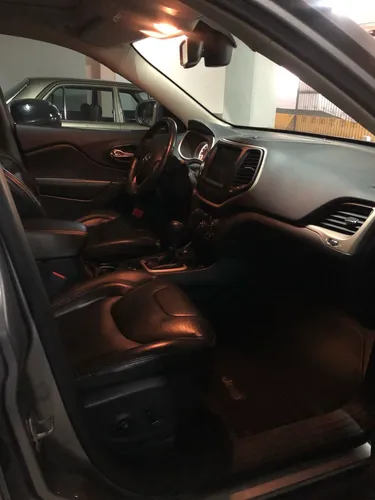Jeep Cherokee 3.2 Longitude Plus