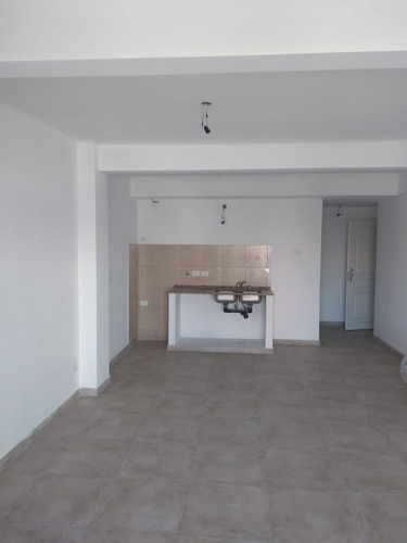 Imagen 2 de 9 de Amplio Mono Ambiente En Venta En San Miguel