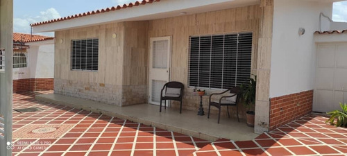 Imagen 6 de 8 de Casa Remodelada En La Urb. Trigal Norte.