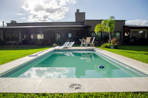 Imagen 2 de 22 de Casa A La Venta Venta - La Elina - Comarcas De Luján - 5 Ambientes - Pileta