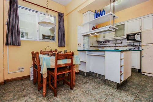 Apartamento En Venta En Pocitos: 3 Dormitorios, 1 Baño