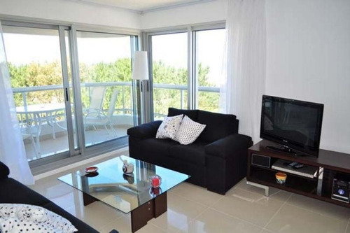 Apartamento En Venta De 2 Dormitorios En Playa Brava