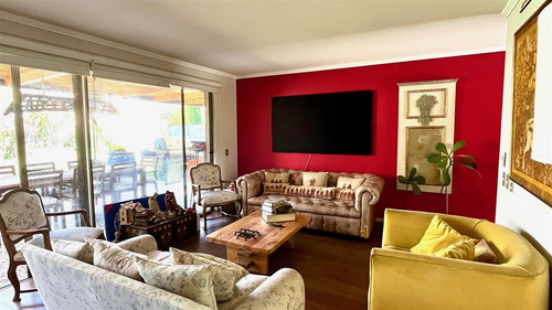 Casa En Venta De 6 Dorm. En El Huinganal