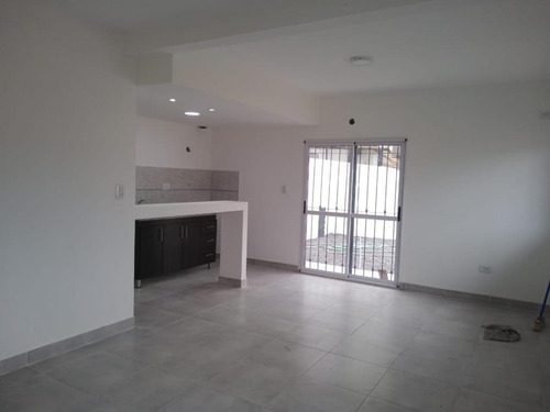 Imagen 2 de 16 de Dúplex De 3 Ambientes Con Patio Y Cochera En Ituzaingó Norte
