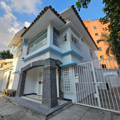 Alquilo Casa En Urbanización Campo Alegre 