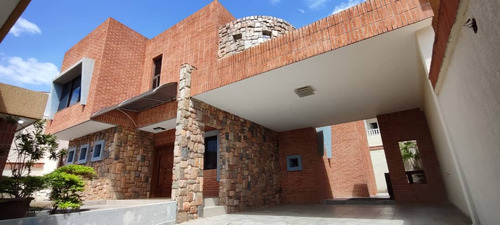 Casa Quinta En Alquiler Valles De Camoruco, 4 Av De Prebo Fp