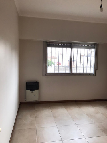 Imagen 6 de 11 de Duplex 4 Amb. Con Entrada De Auto / Venta / Ramos Mejia