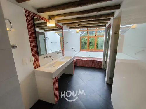 Casa En La Bajada. 5 Habitaciones, 2400 M², Id: 141852