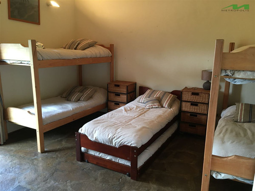 Casa En Venta De 5 Dorm. En Vichuquén
