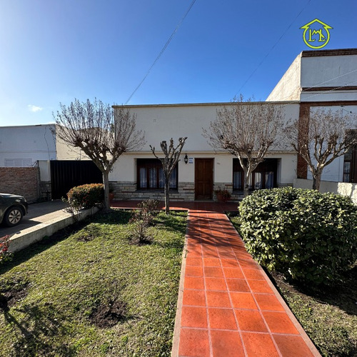 Casa En Venta Con Muy Buena Ubicación En San Andrés De Giles. Avenida España.