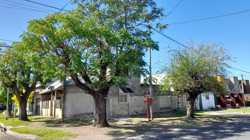 Casa En Venta - 2 Dormitorios 1 Baño - 213mts2 - San Carlos, La Plata