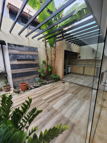 Imagen 4 de 18 de Townhouse En Venta Urb Trigal Norte (solo Cliente) Da