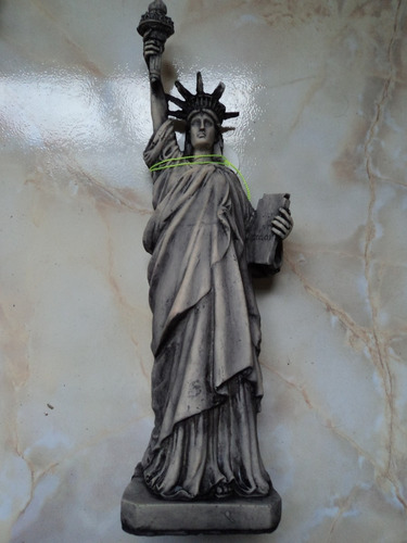 Adorno Acuario Resina Estatua De La Libertad