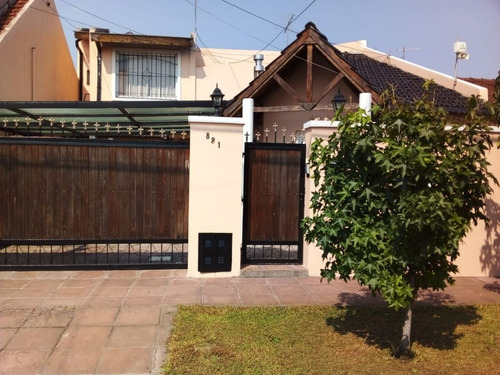 Casa En Venta De 5 Dormitorios C/ Cochera En Ituzaingó Norte