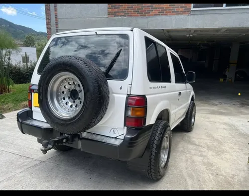 Mitsubishi Montero 2.4 V11