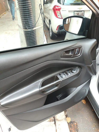 Ford Escape 2.5 S Plus Mt