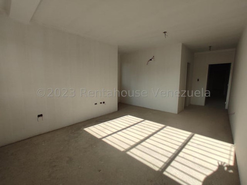 Townhouse En Obra Gris En Urb Andres Bello Maracay, Financiamiento Disponible. 23-18761 More