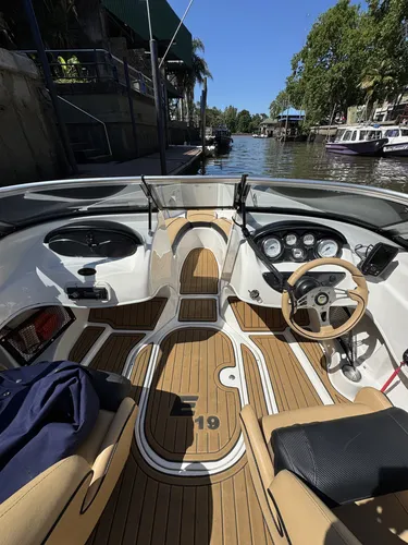 Lancha Eclipse E19