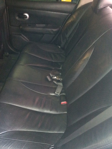 Nissan Tiida Sedan 2011 1.8 Flex 4p