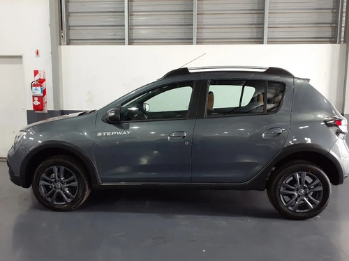 Imagen 8 de 15 de Autos Y Camionetas Sandero Traker Saveiro Toyota Nivus A F