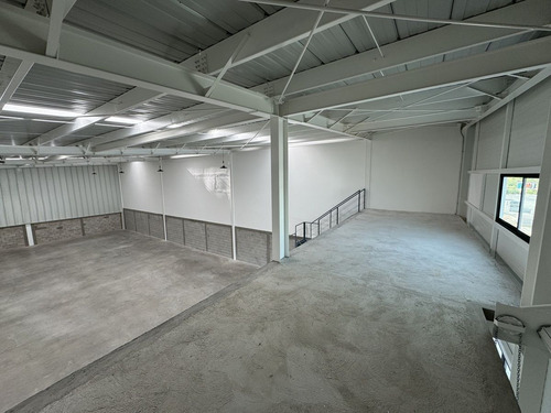 Bodega Junto Piq Con Andén Autonivelable Y Rampa