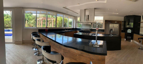 Tamboré 03 | Casa Ampla | Piscina Aquecida | Sauna | Suíte Ele E Ela | Incrível Área Gourmet - Cnc1055