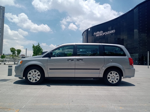 Imagen 4 de 15 de Dodge Caravan Se T/a Modelo 2017