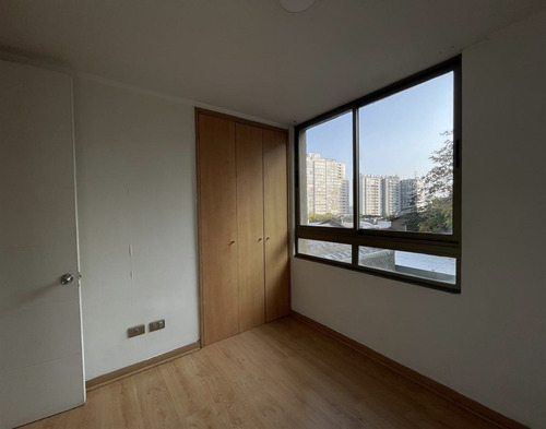 Departamento En Arriendo De 2 Dorm. En Calle Carmen