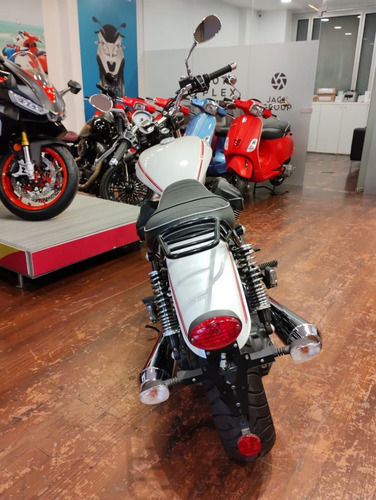 Imagen 9 de 15 de Motoguzzi V9 Roamer