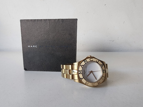 Imagen 1 de 7 de Reloj Marc Jacobs Blade Dorado Mbm3126 Con Caja