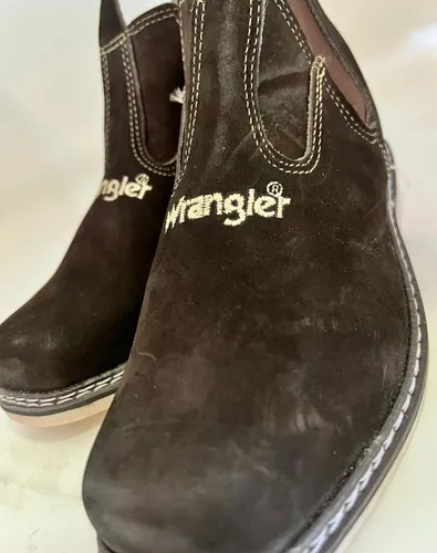 Botina wrangler store cafe