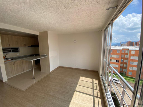 Apt Con Excelente Iluminación Y Vista Para La Venta En Sector Exclusivo En Zipaquia