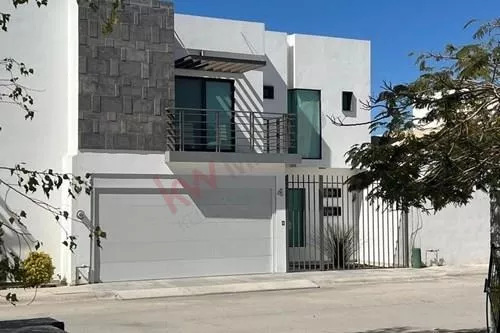 Casa En Venta En Las Primeras Cerradas De Fraccionamiento Los Viñedos, Torreón, Coahuila