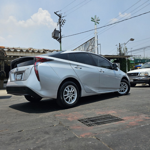 Toyota Prius 1.8 Base Cvt