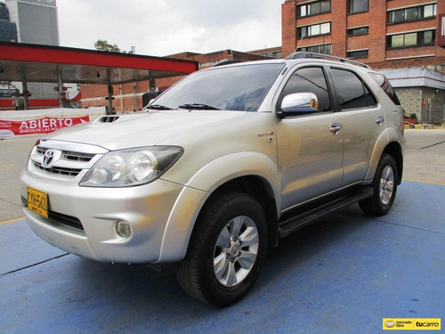 Imagen 1 de 12 de Toyota Fortuner Srv 4x4 3000cc Mt Aa