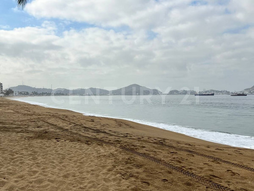 Terreno Con Construcción A Pie De Playa En Venta