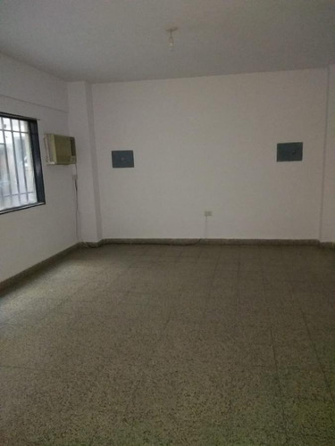 Imagen 5 de 6 de Oficina Céntrica Sobre Calle Lima Y Rivadavia, Primer Piso