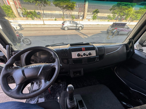 Iveco Tector 240e28s 2012/2013 Baú 8,50 X 2.95