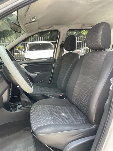 Renault Logan 1.6 expression.