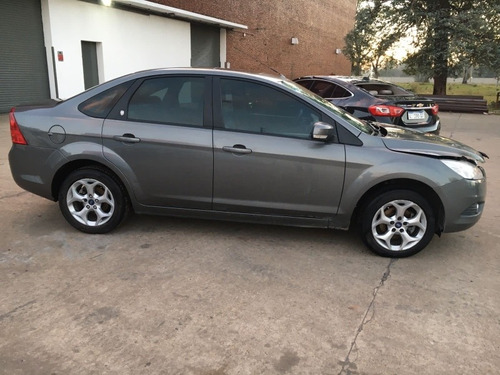 Imagen 2 de 12 de Ford Focus Ghia